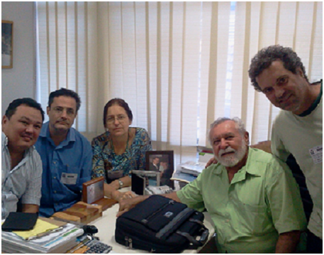 Os livreiros Ogata, Benjamin, Milena e Rodrigo com o vereador Eliomar (de barba)