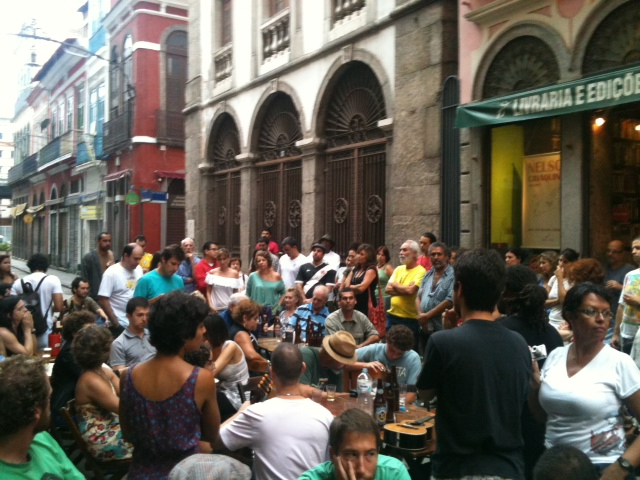 Choro e alegria na homenagem ao livreiro Manoel da Elizart - foto Mariana Muller