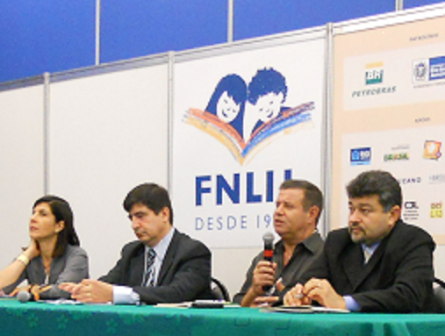 O Presidente da AEL, entre o vice presidente da ABL Vitor Martins e o presidente da ANL Ednilson Xavier